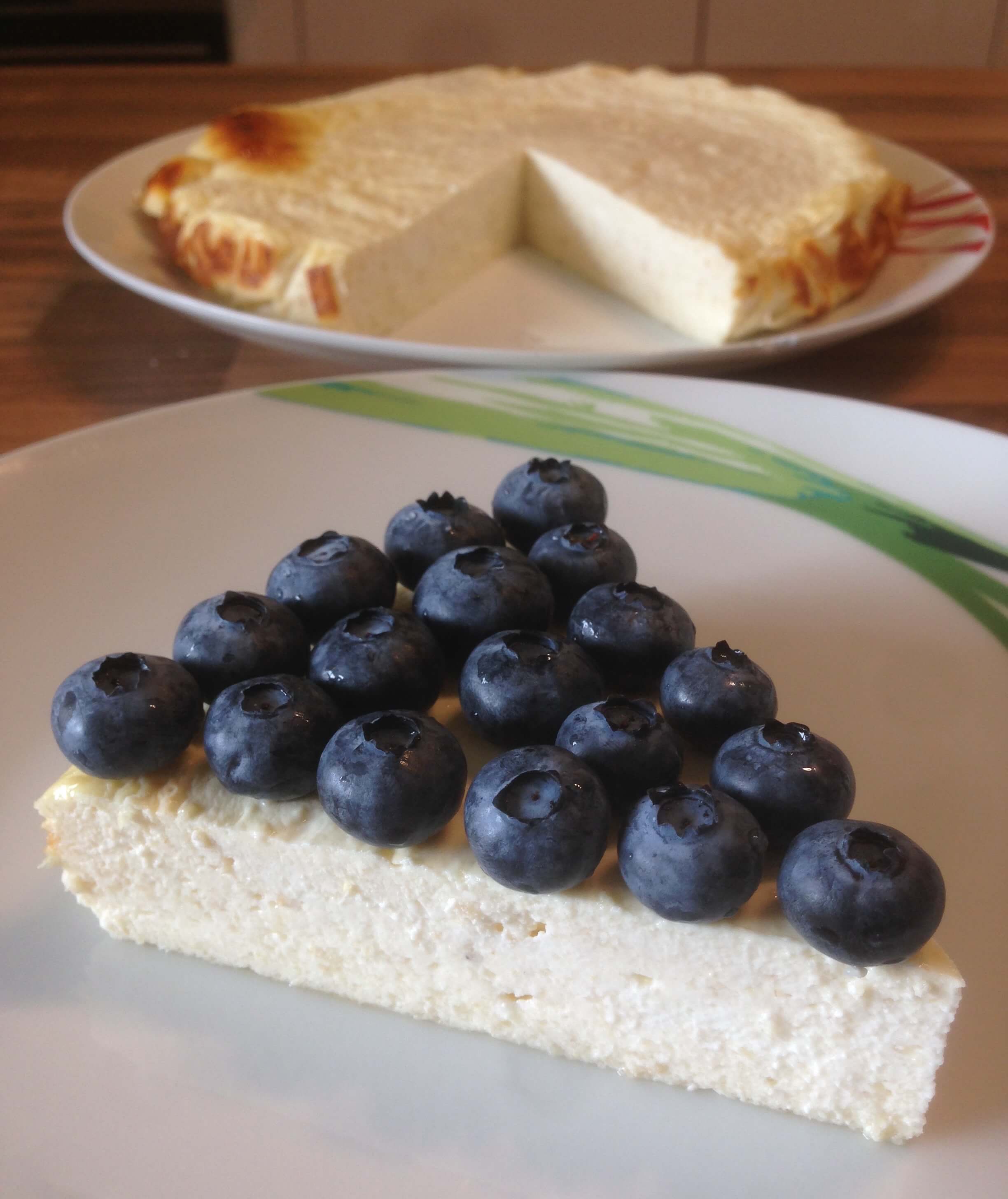 Low Carb Cheesecake mit Blaubeeren