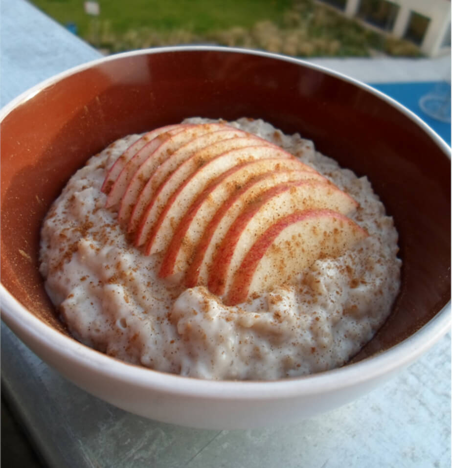 Schnelles Apfel Zimt Porridge - eiweißreiches Fitness Frühstück