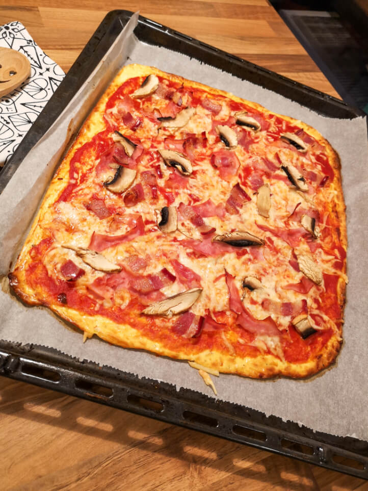 Low Carb Pizzateig Mit Quark Leckere Eiweissbombe Zum Abnehmen