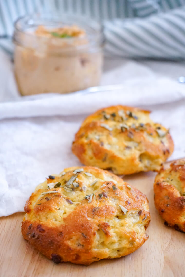 Fluffige Low Carb Brötchen mit Hüttenkäse - Rezept ohne Quark